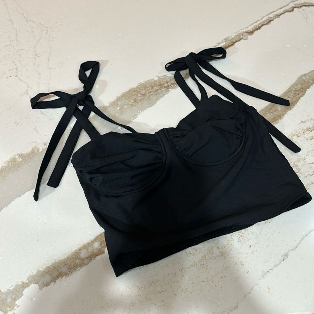 Kendall + Kylie blk cropped top w tie straps